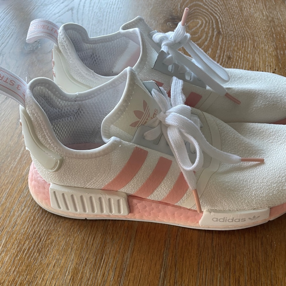 Adidas tennis shoes size 9